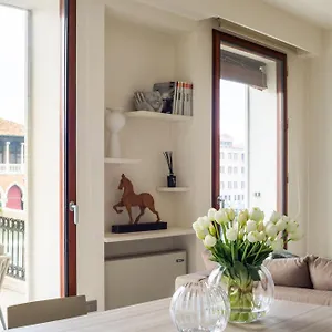 https://apt-grand-canal-luxury-with-terrace-rr.hotelinveneto.com